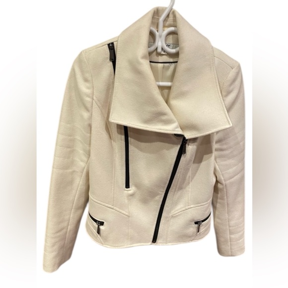 DKNY cream jacket size 8. This jacket has been worn but In excellent condition. - Picture 1 of 6